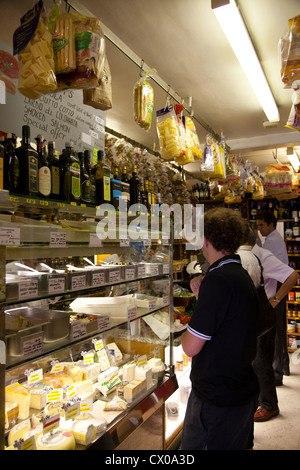 Je Camisa et Fils Deli dans Soho - Londres UK Banque D'Images