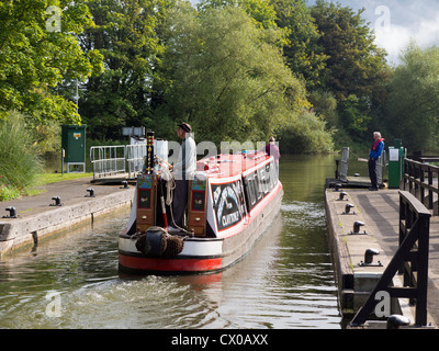 Péniche à Abingdon, Oxfordshire England serrures Banque D'Images