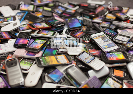 Pile de téléphones intelligents Banque D'Images