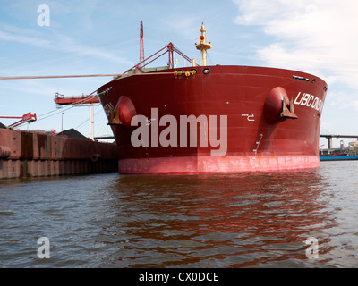 Les porte-conteneurs dans le port de Hambourg, Hambourg, Allemagne Banque D'Images