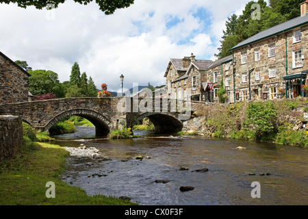 Village de Rivière et de Beddgelert Colwyn , Parc National de Snowdonia, Gwynedd, au nord du Pays de Galles, Royaume-Uni Banque D'Images