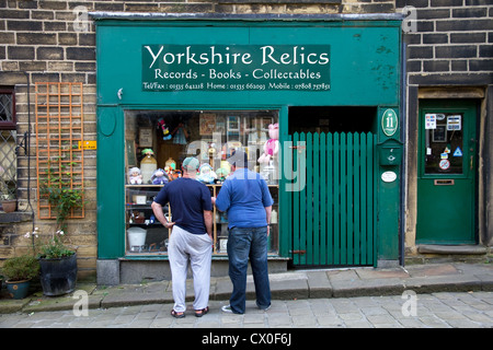 Yorkshire - reliques et Second hand shop, Main Street, Haworth, West Yorkshire, England, UK Banque D'Images