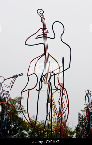 Joueur de violon jazz Bass, Dock à Prague, République Tchèque Banque D'Images