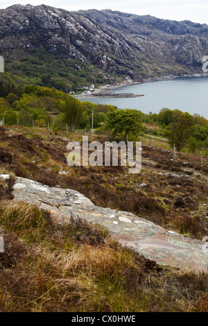 En regardant vers le sud sur le Loch vers Diabaig Rubha na h-airde. Diabaig inférieur, Ecosse Banque D'Images