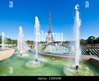 Horizon de Paris Tour Eiffel avec fontaines trocadéro France Europe de l'UE Banque D'Images
