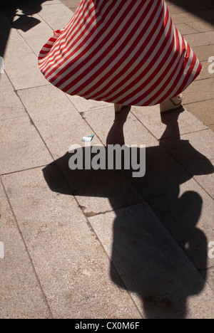 Des foules de fashionistas créer une scène de la mode en dehors de la Fashion Week printemps 2013 montre dans le Lincoln Center de New York Banque D'Images