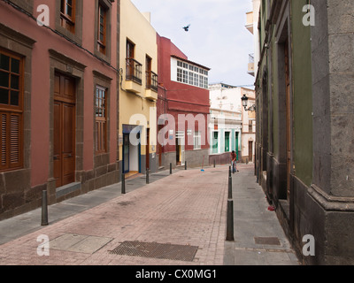 Rue de Galdar Grande Canarie avec de petites maisons et de protection pour les piétons Banque D'Images