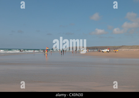 Voir l'ensemble du nord plage de Perran, Broad Oak. Penhale et Carter's Gull Rocks ou sur l'horizon. Cornwall, Angleterre, Royaume-Uni. Juillet. Banque D'Images