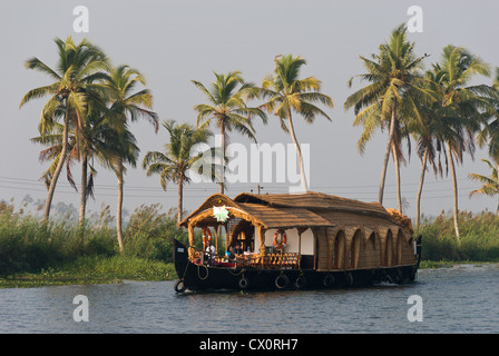 L'Inde, l'Elk201-3302, Kerala backwaters Kottayam, canal, péniche barge à riz Banque D'Images