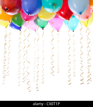 Colorful ballons remplis d'hélium et d'or avec banderolles isolated on white Banque D'Images