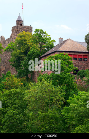 Un vieux château en ruine ville Saarburg, Rheinland-Pfalz, Allemagne Banque D'Images