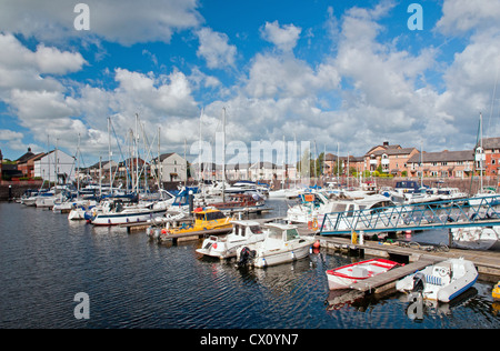 Penarth Marina, près du barrage de la baie de Cardiff, Pays de Galles, lors d'une journée ensoleillée Banque D'Images