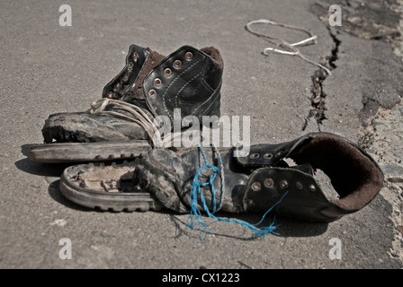 Chaussures usées, Samarkand, Ouzbékistan. Banque D'Images