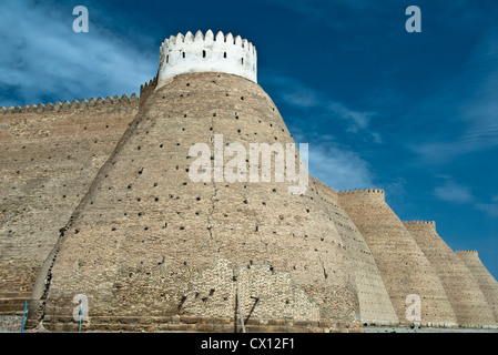 Murs de la forteresse Ark à Boukhara, Ouzbékistan Banque D'Images