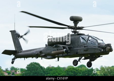 COSFORD, SHROPSHIRE, Angleterre - le 17 juin : Boeing AH-64 Apache Hélicoptère d'attaque pour l'affichage le 17 juin 2012 à Cosford Banque D'Images