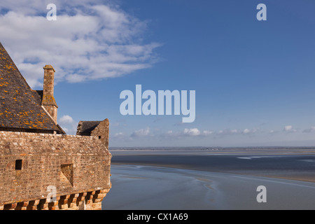 La vue sur la baie en face du Mont Saint Michel en Normandie, France. Banque D'Images
