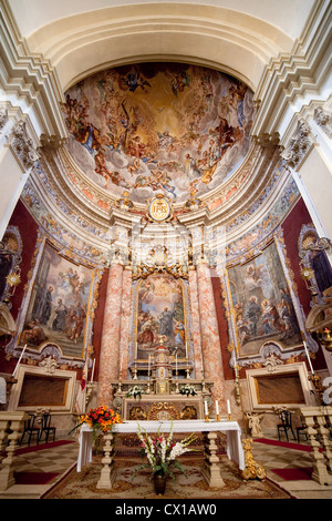 L'église des Jésuites de Saint-ignace de Loyola haut autel de fresques par le sicilien Gaetano Garcia en Dubrovnik, Croatie. Banque D'Images