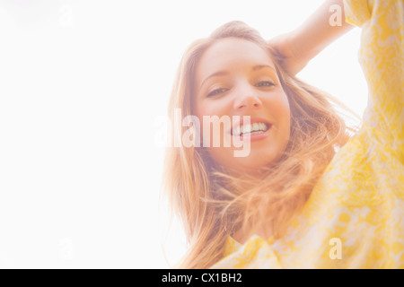 USA, New Jersey, Mendham, Portrait de jeune femme au soleil Banque D'Images