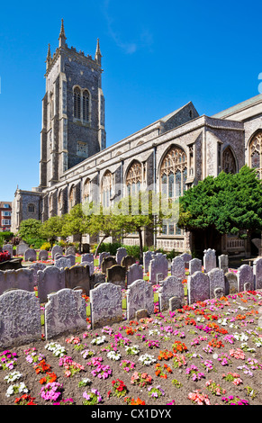 L'église paroissiale de Cromer avec St Martin et cimetière avec des tombes de l'East Anglia Norfolk England UK GB EU Europe Banque D'Images