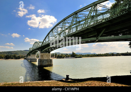Maria Valeria pont sur le Danube à la frontière entre la Slovaquie et la Hongrie Banque D'Images