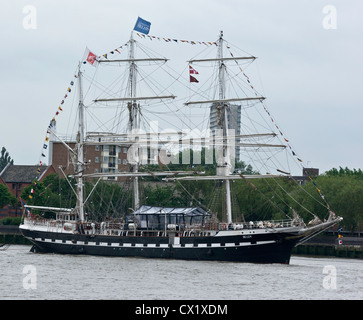 Le grand voilier Belem amarré sur la Tamise à Londres dans le cadre de la célébration du Jubilé de diamant. Banque D'Images