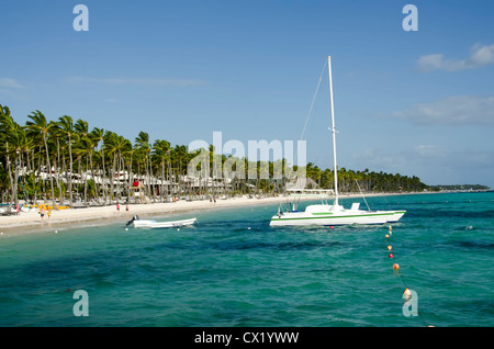 Voilier au large de la plage de Bavaro, Punta Cana, République Dominicaine Banque D'Images