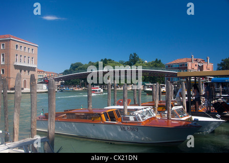 Ponte della Constituzione Santiago Calatrava quatrième pont sur le Grand Canal Cannaregio Venise Vénétie Italie Banque D'Images