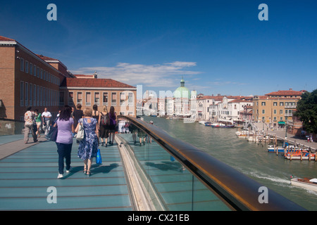 Ponte della Constituzione Santiago Calatrava quatrième pont sur le Grand Canal Cannaregio Venise Vénétie Italie Banque D'Images