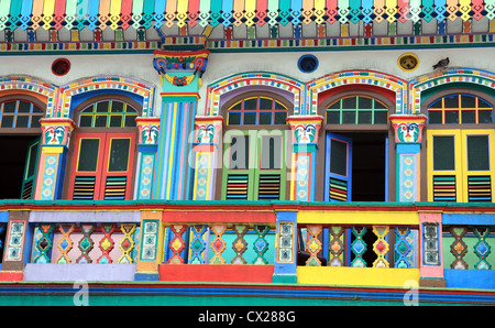 Caractère ancien heritage façades de bâtiments coloniaux dans Little India, Singapour Banque D'Images