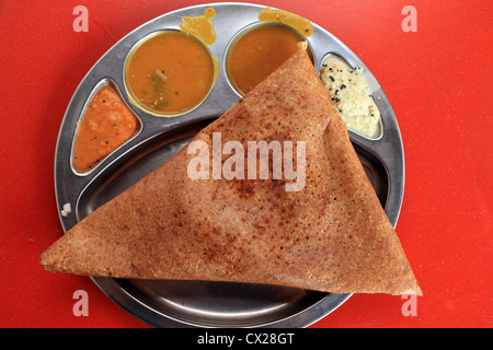 Mutton thosai triangle dosa repas dans Little India, à Singapour. Banque D'Images