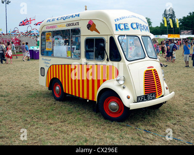 Ice Cream Van rétro Festival Womad à Wiltshire en Angleterre Banque D'Images