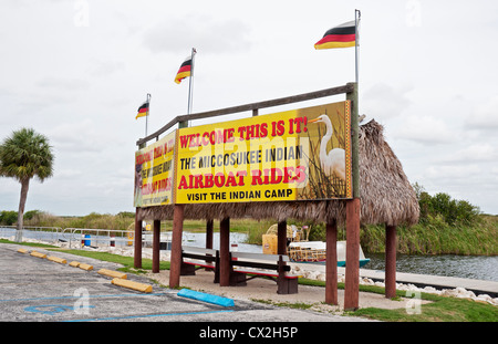 Village indien Miccosukee le long de la Tamiami Trail à l'ouest de Miami en Floride la Everglades. Banque D'Images