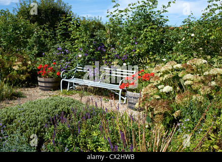 Houghton Lodge Gardens près de Stockbridge, Hampshire, en Angleterre, dans la vallée de la rivière Test. Jardin informel en style naturel. Banque D'Images