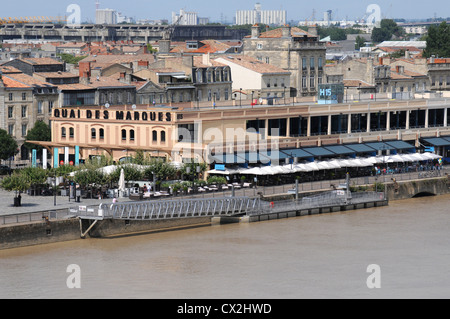Quai des marques outlet store center sur les rives de la Garonne, Bordeaux, France Banque D'Images