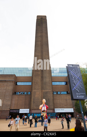 La tour de la Tate Modern sur la rive sud de Londres Banque D'Images