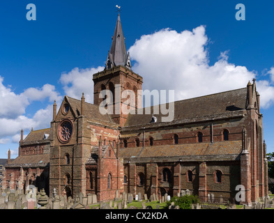 Dh St Magnus Cathedral KIRKWALL ORKNEY sud de cathédrale et cimetière vikings viking l'Ecosse Banque D'Images