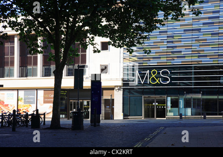 Vue d'un article de la marque et Spence store dans le centre-ville de Norwich, Norfolk, Angleterre, Royaume-Uni. Banque D'Images