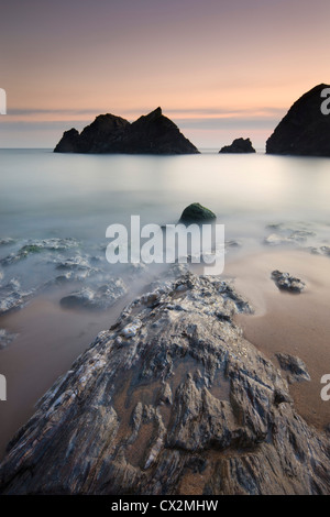 Twilight à Soar Mill Cove dans South Hams, Devon, Angleterre. L'automne (septembre) 2010. Banque D'Images