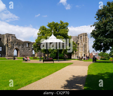 Parc du Château de Newark et kiosque, Newark, Nottinghamshire Banque D'Images