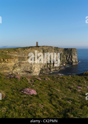 Dh Marwick Head BIRSAY ORKNEY Kitchener Memorial falaises RSPB réserve naturelle d'oiseaux de la falaise Banque D'Images