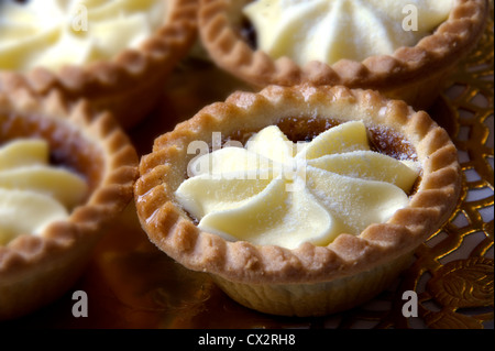 Tarte de Noël, vin rouge, fond studio Banque D'Images