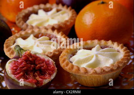 Tarte de Noël, vin rouge, fond studio Banque D'Images