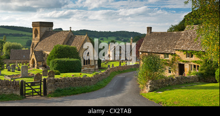 L'église et le village pittoresque de Snowshill, Cotswolds, Gloucestershire, Angleterre. Septembre 2012. Banque D'Images