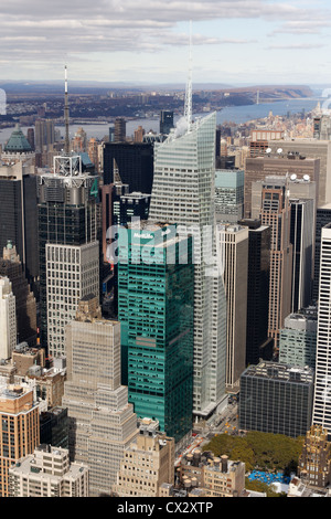 Une vue sur le centre de Manhattan cityscape avec Bryant Park de l'Empire State Building à New York, NY. Banque D'Images