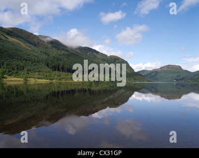 dh Loch lubnaig trossachs STRATHYRE HIGHLANDS STIRLINGSHIRE Scottish Forest Trees Parc national Trossach pittoresque haute-terre été écosse lochs tranquilles Banque D'Images