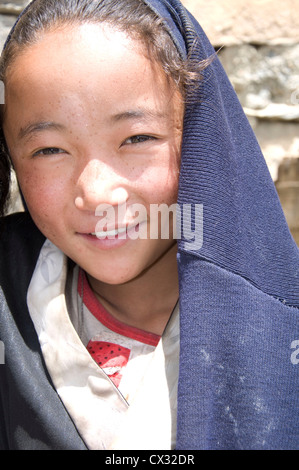 Un lama girl à Saldang, Dolpa. Banque D'Images