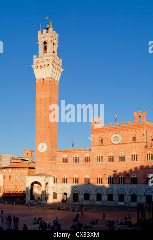 Italie, Toscane, Sienne - Piazza del Campo, le Palazzo Pubblico, Torre del Mangia Banque D'Images