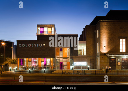 Watford Colosseum, Watford, Royaume-Uni. L'équipe artistique de l'architecte, 2011. Banque D'Images