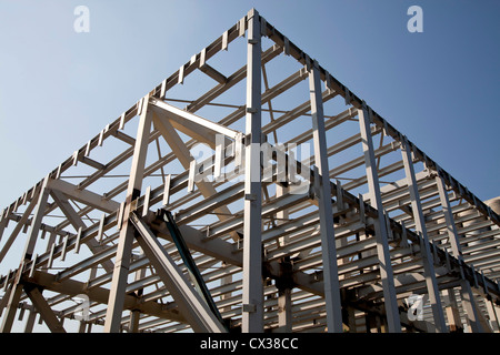 Cube d'acier sur le site de construction du Museum Küppersmühle, port intérieur de Duisburg, en Rhénanie du Nord-Westphalie, Allemagne, Banque D'Images