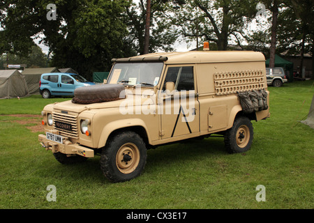 Land Rover de l'Armée britannique en camouflage désert Banque D'Images